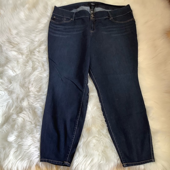 TORRID 24R Premium Denim 3 Button Jegging Legging Stretch Jeans Med Blue Wash - Picture 2 of 10